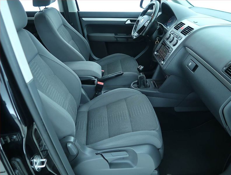 Volkswagen Touran (2009) Highline 1.4 TSI, Tempomat - fotka 9 z 17