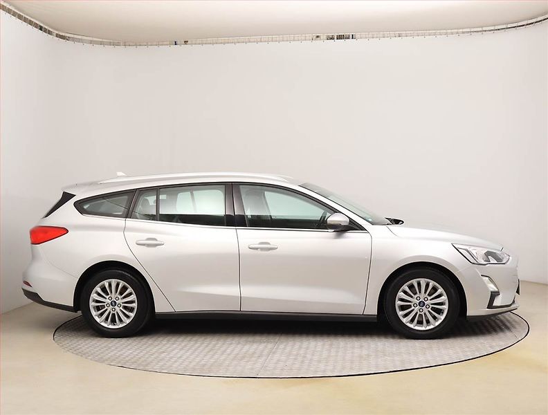 Ford Focus (2018) Connected 1.5 TDCi, Serv.kniha - fotka 6 z 26