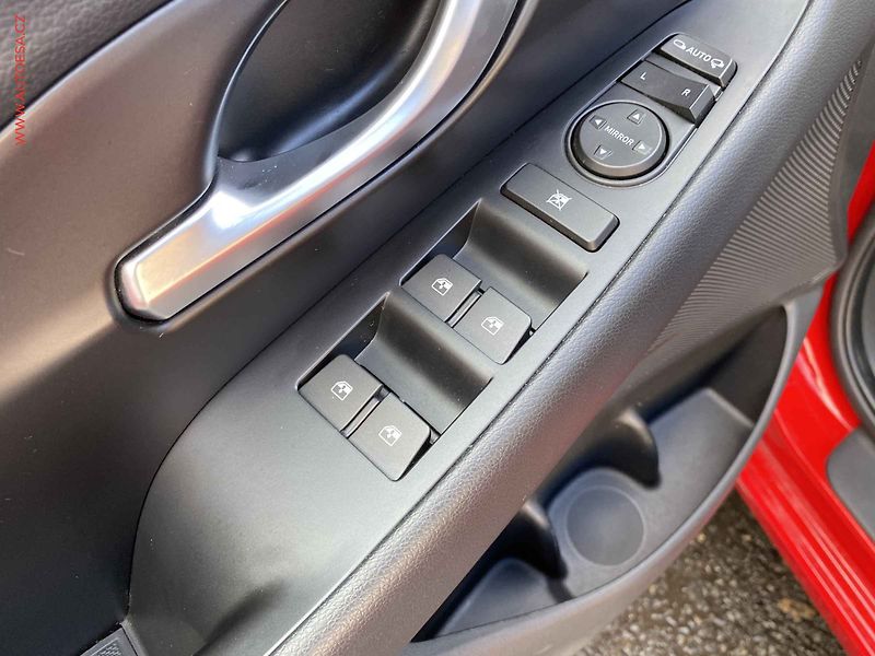 Hyundai i30 (2020) 1.5i, ČR, servis.kniha, AC - fotka 13 z 18