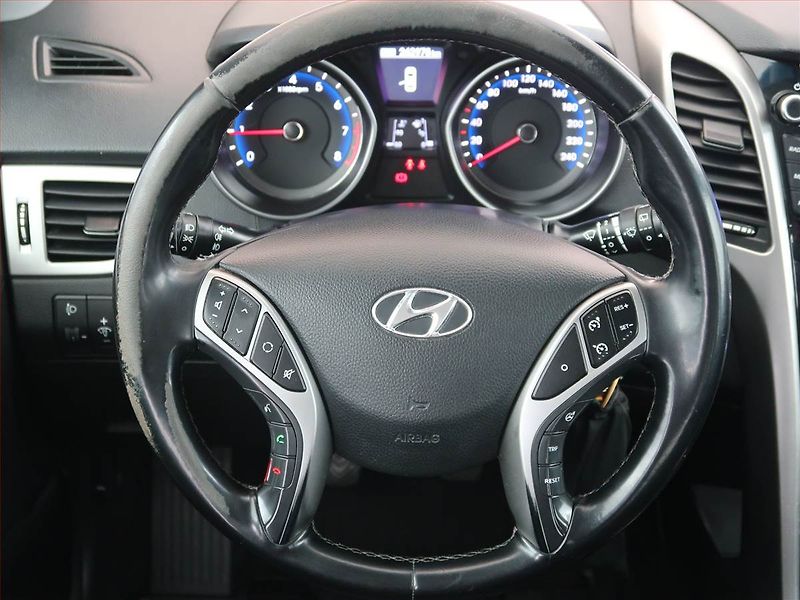 Hyundai i30 (2017) 1.6 GDI, ČR,1.maj, Serv.kniha - fotka 17 z 18
