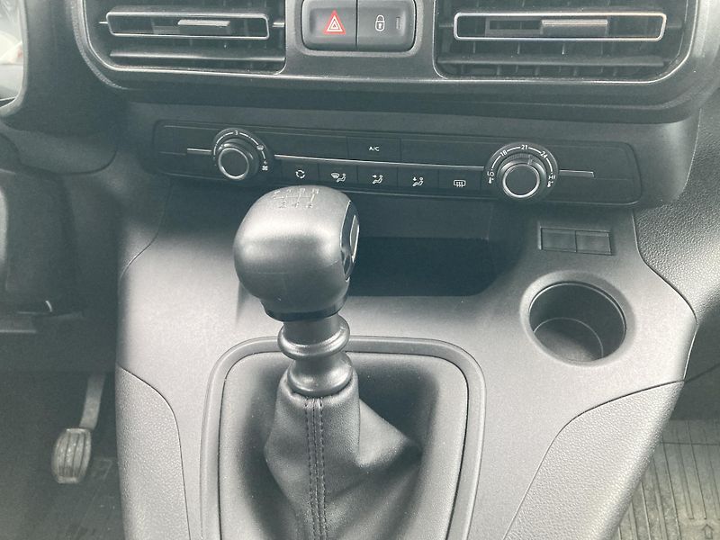 Toyota ProAce City Verso (2020) 1,5D-4D 130 6MT  7-místné  - fotka 12 z 20