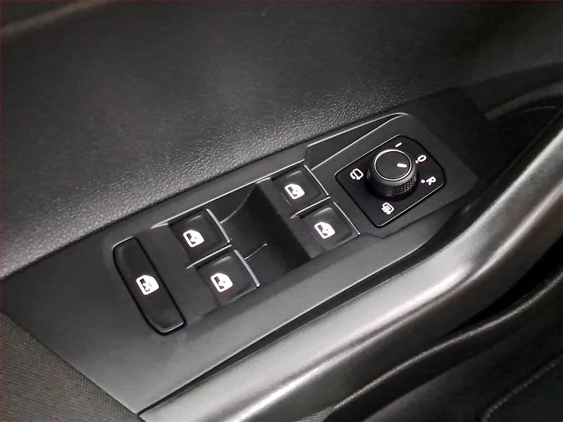 Volkswagen Taigo (2022) R-Line 1.0 TSI - fotka 16 z 17