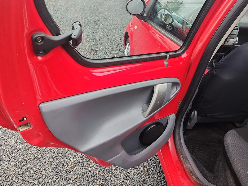 Toyota Aygo 1.0  - fotka 12 z 20