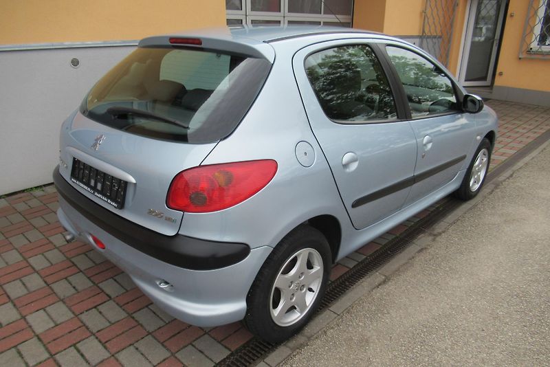 Peugeot 206 1.4 HDi KLIMA TOP STAV! - fotka 2 z 21