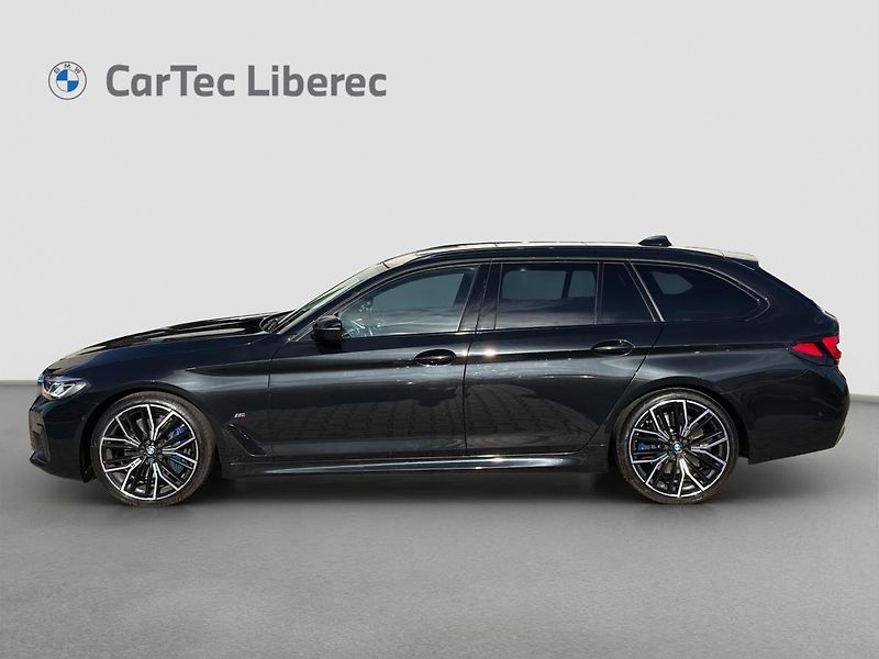 BMW Řada 5 530d xDrive Touring - fotka 6 z 22