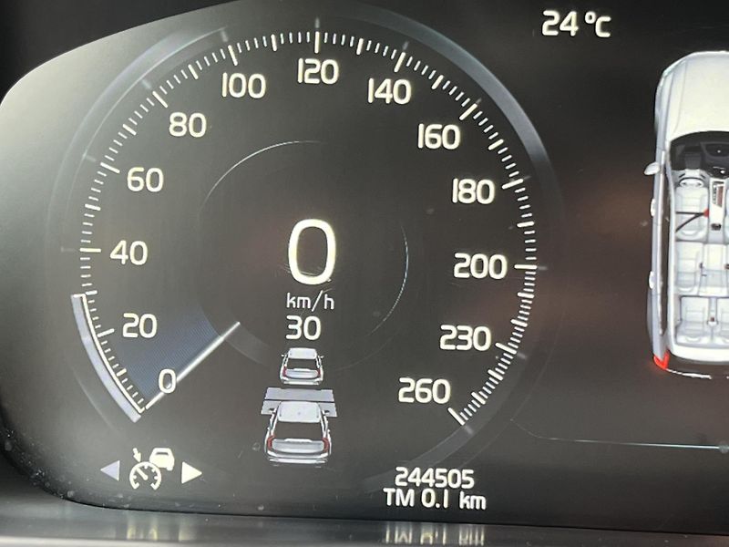 Volvo XC90 (2019) D5 AWD R-DESIGN, 7 MÍST - fotka 27 z 44