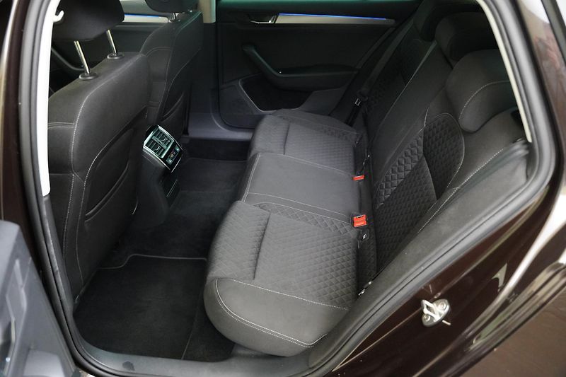 Škoda Superb - fotka 26 z 27