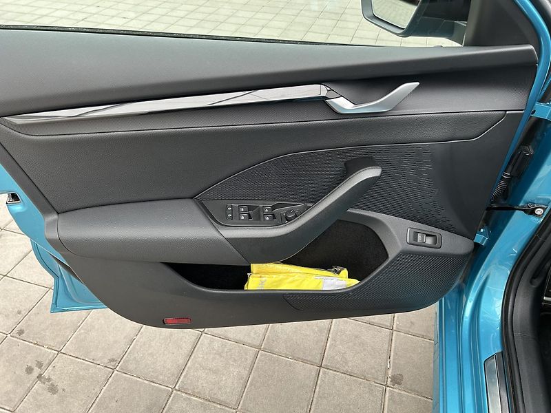 Škoda Octavia 1.5 TSI SportLine - fotka 6 z 30
