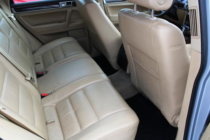 Volkswagen Touareg (2007) 2.5 TDI R5 PRUŽINY XENONY KŮŽE - fotka 11 z 19