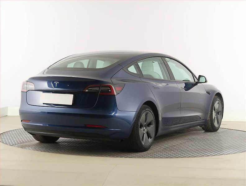 Tesla Model 3 (2021) Std Range Plus 55kWh, SoH 85% - fotka 5 z 32