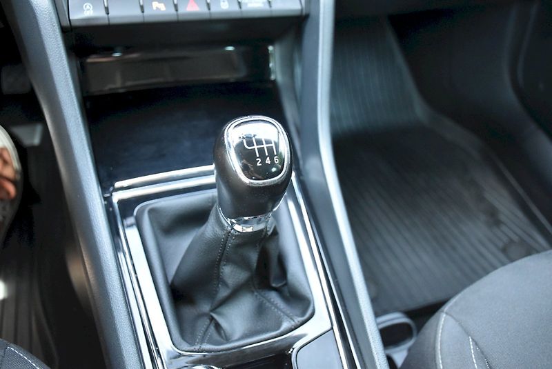 Škoda Karoq (2020) 125 LET 1.5 TSI 110kW - fotka 23 z 32
