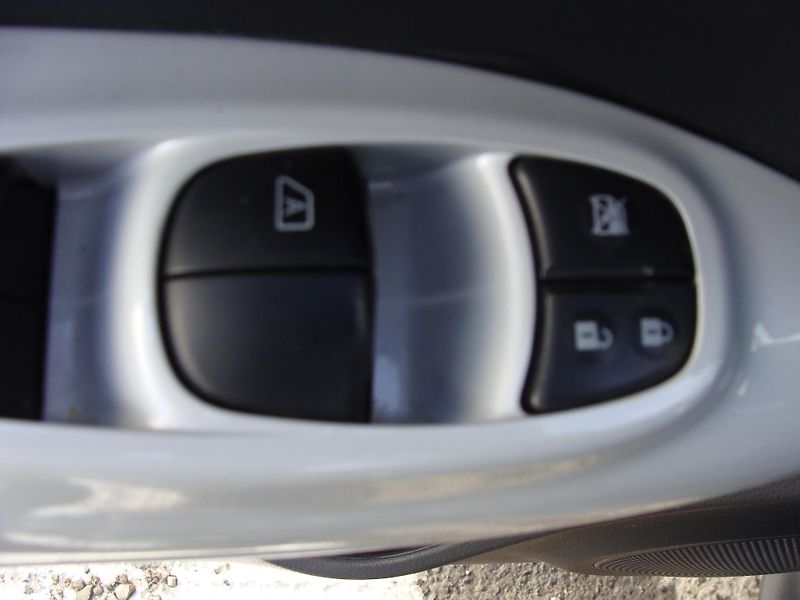 Nissan Juke 1.5 DCi, 81 kW, klimatizace,  - fotka 14 z 26