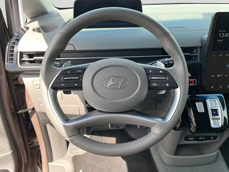 Hyundai Staria (2025) LUXURY 1.6 117kW, HEV, ČR, 1.m - fotka 10 z 30