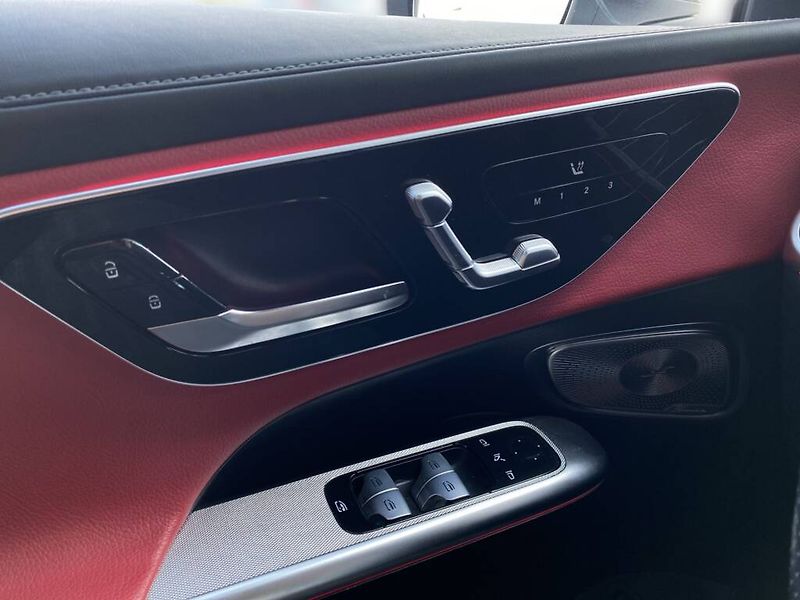 Mercedes-Benz GLC (2021) 300 d 4M AMG - fotka 17 z 29