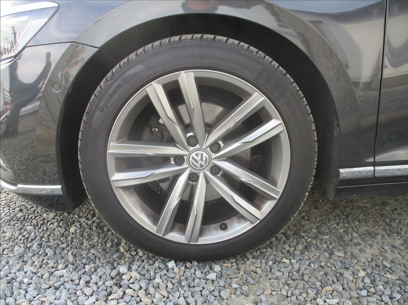 Volkswagen Passat 2,0 TDI, Elegance, DSG, servis - fotka 31 z 35