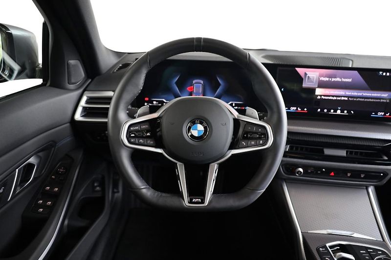 BMW Řada 3 330i xDrive Touring - fotka 20 z 21