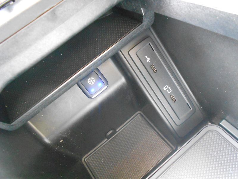 Mercedes-Benz Třídy V 300d 6míst 4Matic ČR 1.m DPH - fotka 22 z 24