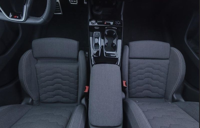 Audi A6 e-tron AWD S-line 100kWh Tažné - fotka 15 z 19