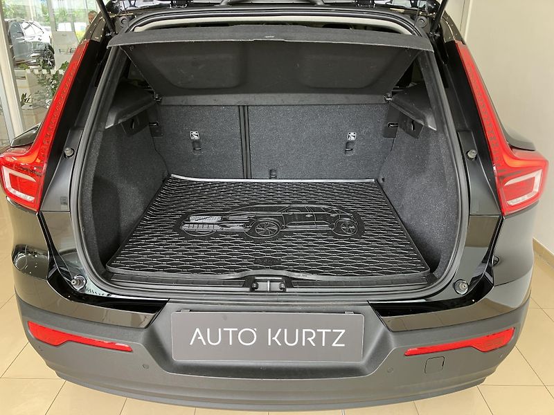 Volvo XC40 T3 FWD Kinetic AT8 - fotka 9 z 36