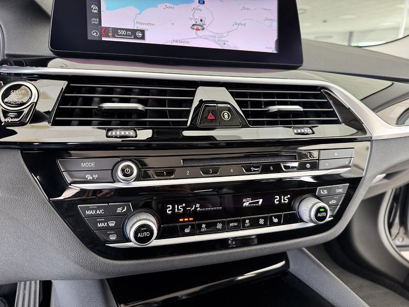 BMW Řada 5 530i xDrive*360Kam*KeyLess*TOP - fotka 25 z 45