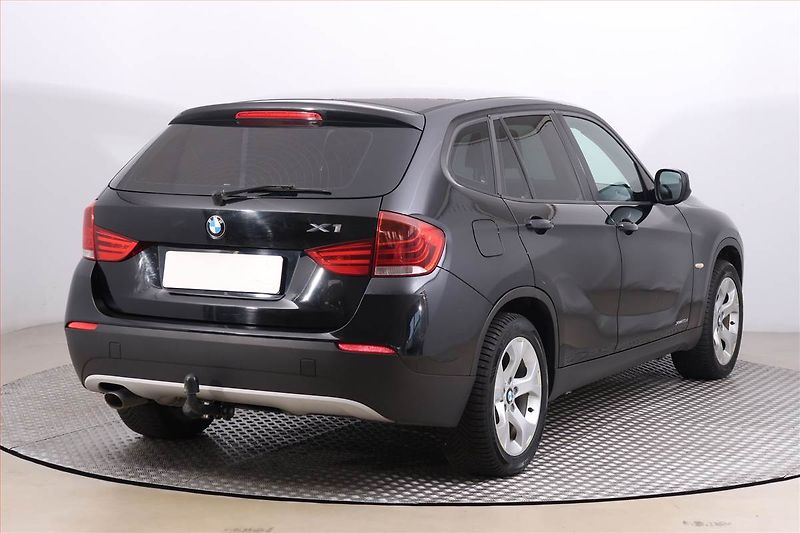 BMW X1 (2010) xDrive20d, 4X4, Xenony - fotka 5 z 17