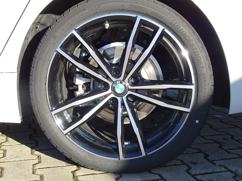 BMW Řada 3 320d xDrive Touring - fotka 7 z 7