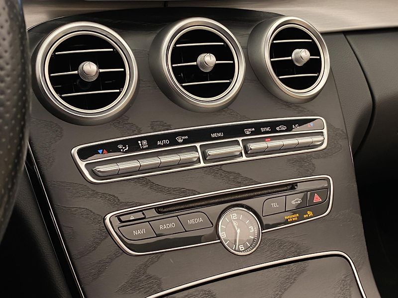 Mercedes-Benz Třídy C C220d CABRIO AUT CZ - fotka 25 z 58