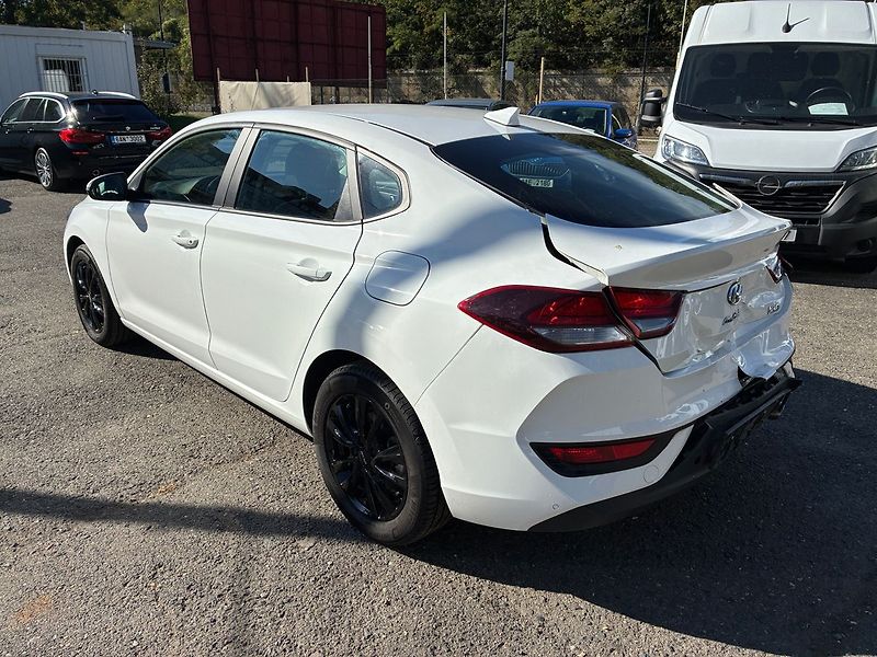 Hyundai i30 1.0 T-GDi 88 kW Fastback ČR - fotka 5 z 22