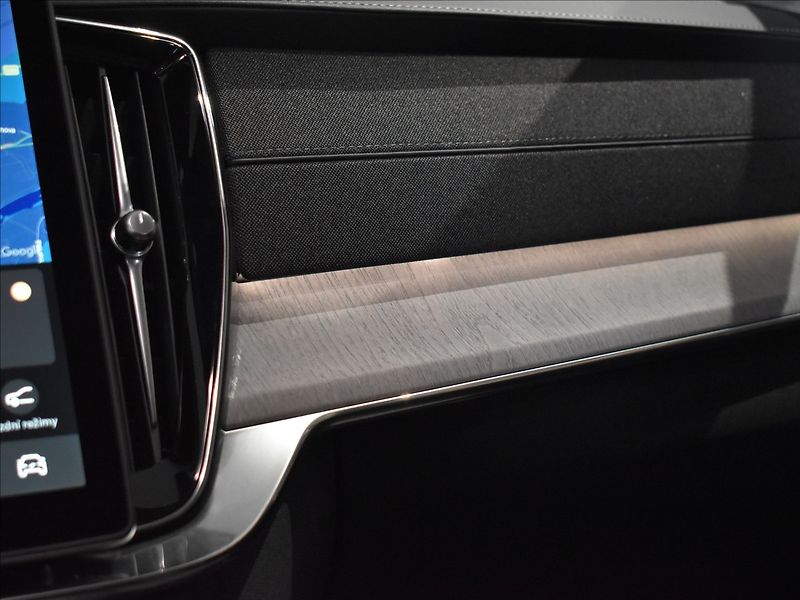 Volvo XC90 (2026) 2,0 B5  Ultra Bright - fotka 35 z 46