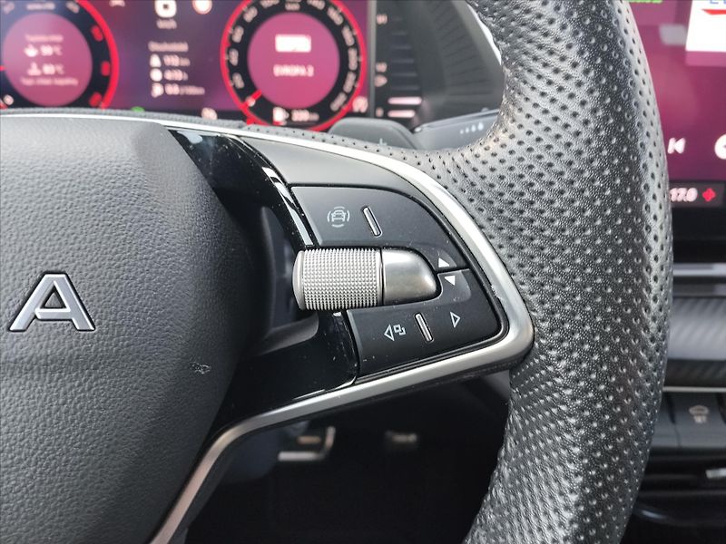 Škoda Octavia 2,0   2,0 TDI 110 KW DSG SPORT - fotka 7 z 36