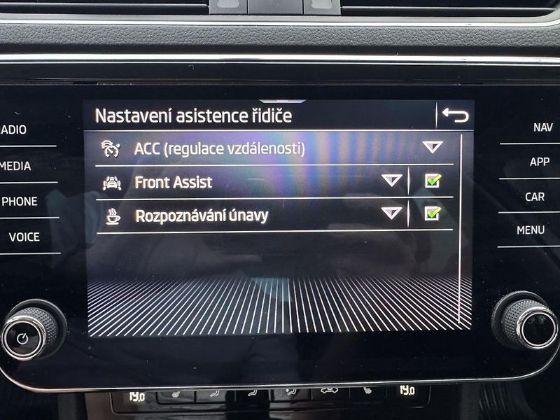 Škoda Superb (2021) 2.0TDI STYLE+ ACC NAVI LED ČR - fotka 18 z 27