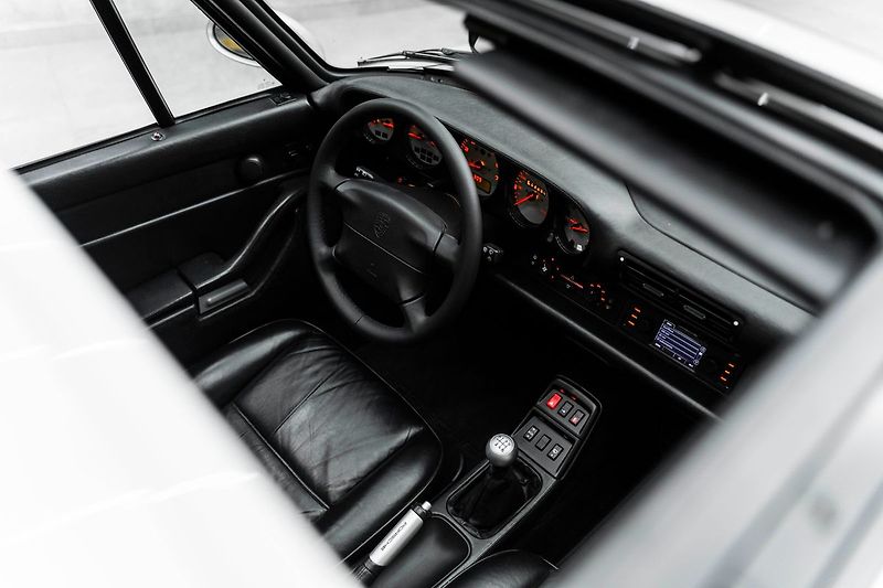 Porsche 911 Turbo - fotka 11 z 35