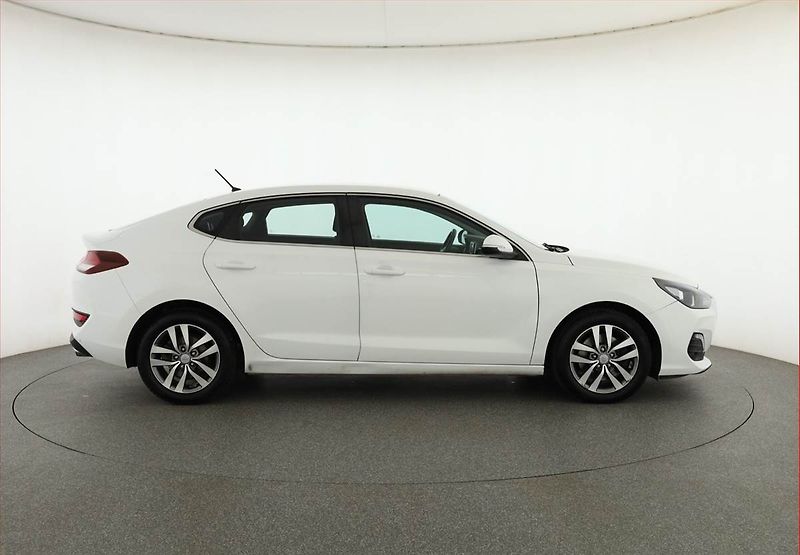 Hyundai i30 (2018) 1.4 T-GDI, ČR,1.maj - fotka 6 z 18