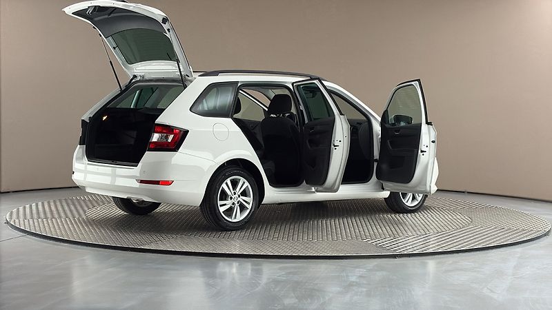 Škoda Fabia 1.0 TSI Ambition Combi - fotka 6 z 24