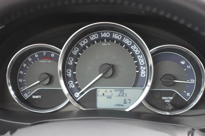 Toyota Corolla 1,6VVTi 97kW M/T Active Design - fotka 21 z 25