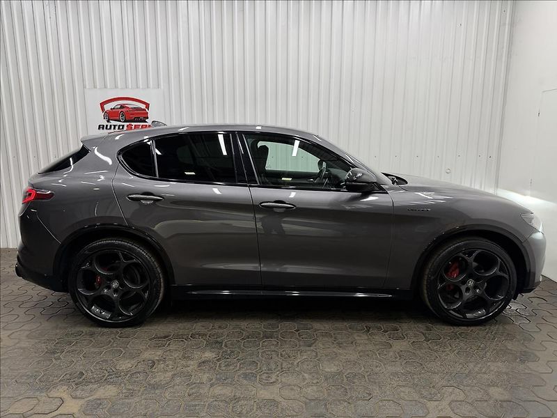 Alfa Romeo Stelvio VELOCE 154kW Q4 H&K LED R21 - fotka 10 z 41