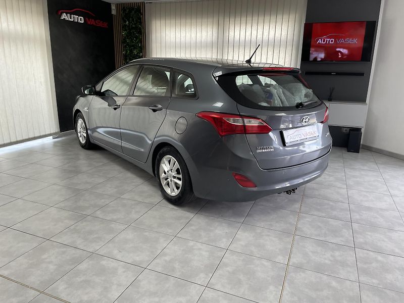 Hyundai i30 1.6 i 88kW ČR 1.MAJ.REZERVACE  - fotka 9 z 23