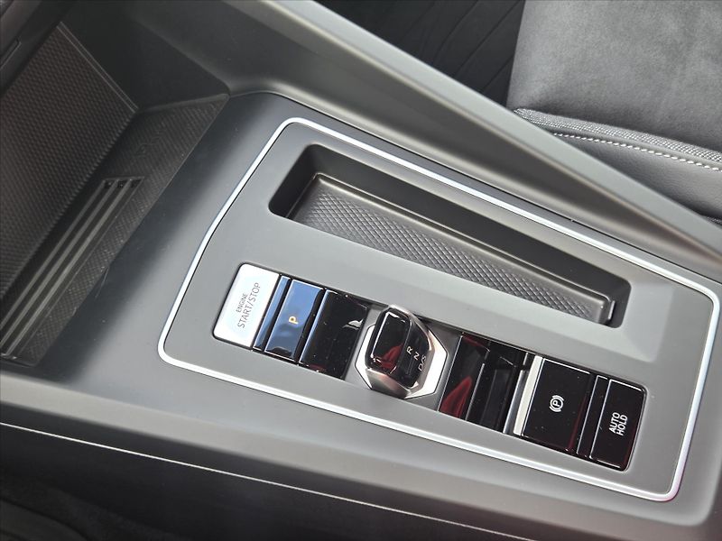 Volkswagen Golf 1,5 eTSi 110kW DSG Záruka2028 - fotka 18 z 22