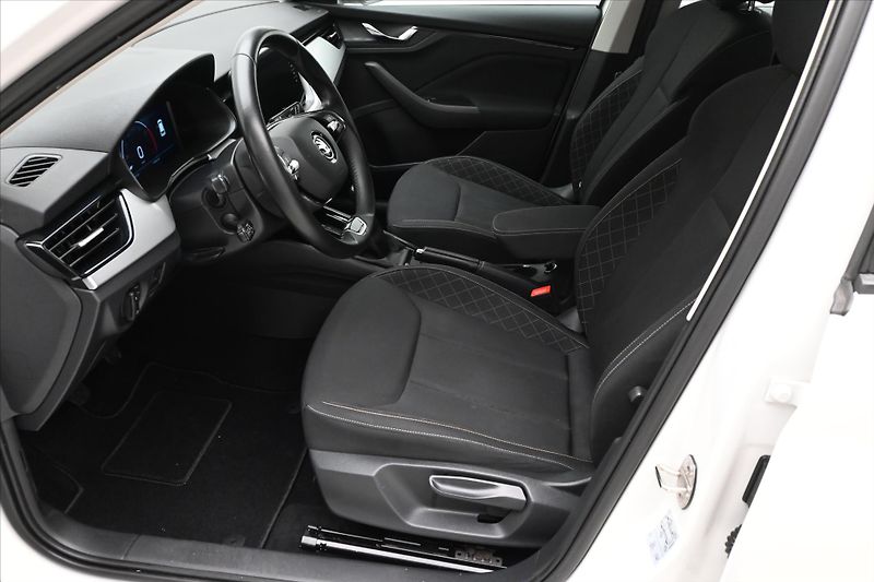 Škoda Kamiq 1,0 TSI 81 kW Ambiente Záruka - fotka 13 z 30