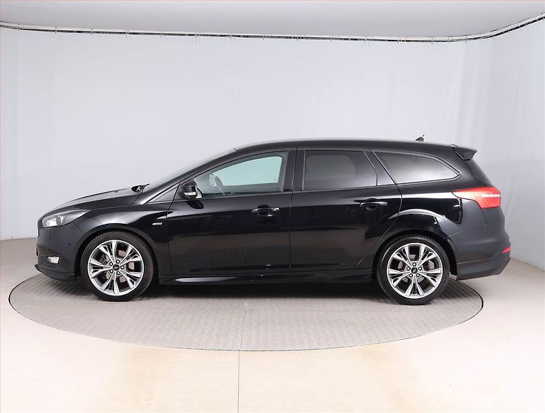 Ford Focus (2018) ST-Line 1.5 EcoBoost, Automat - fotka 3 z 17