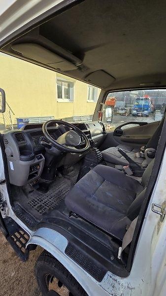 Nissan Cabstar (2008) 3.5t valník 4.9x2.14m tupláky  - fotka 10 z 10
