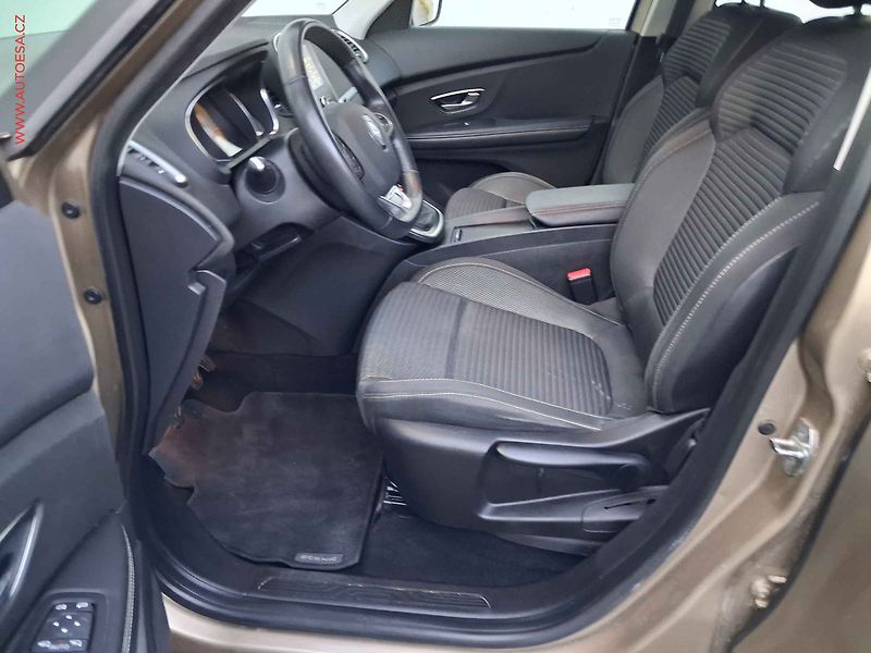 Renault Grand Scénic (2017) 1.2 TCe, Energy, park. čidla - fotka 9 z 17