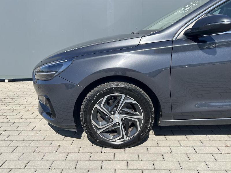 Hyundai i30 (2020) - fotka 42 z 44