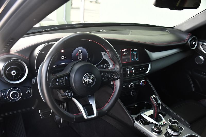 Alfa Romeo Giulia 2.0T 16V 206kW COMPETIZIONE 1M - fotka 15 z 43