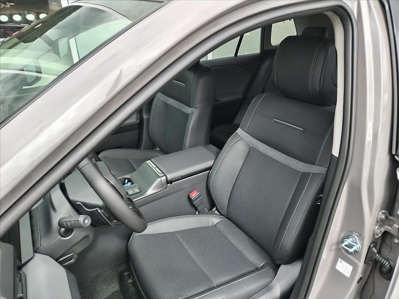 Toyota RAV4 2.5 PLUG IN HYBRID e-CVT AWD - fotka 4 z 18