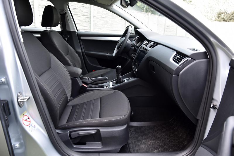 Škoda Octavia 1.6 TDi CR,VÝHŘEV,TEMP,ALU,1.M - fotka 35 z 42