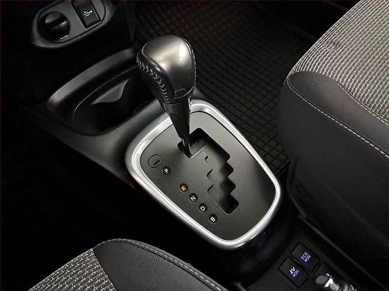 Toyota Yaris (2015) 1.5 Hybrid, Automat - fotka 13 z 19