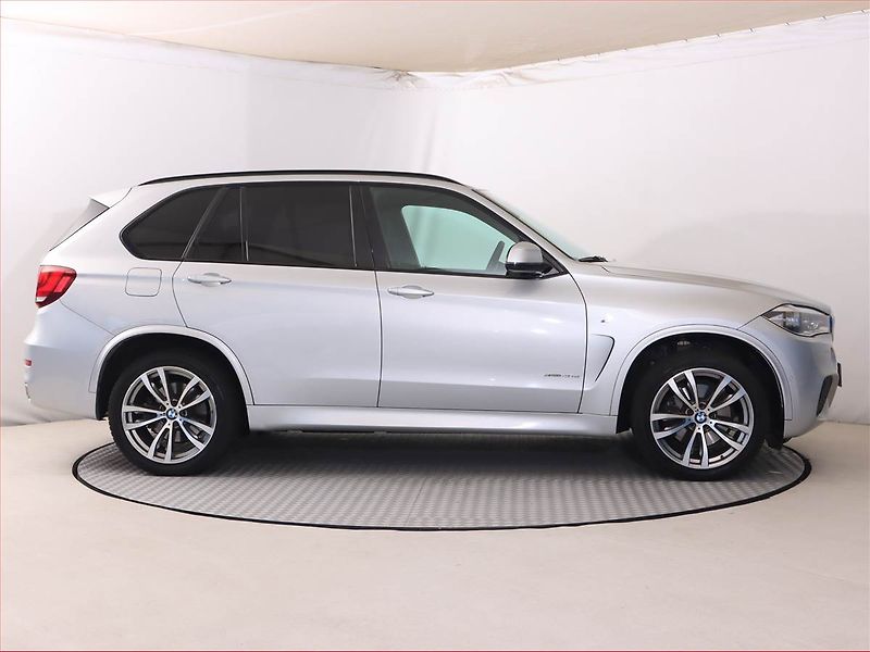 BMW X5 (2017) M Paket xDrive40d - fotka 6 z 25