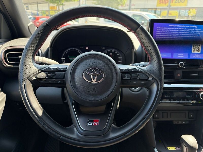 Toyota Yaris Cross 1.5 GR sport - fotka 8 z 18