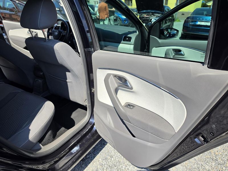 Volkswagen Polo 1.0 MPI Park Senzor Fresch - fotka 13 z 20